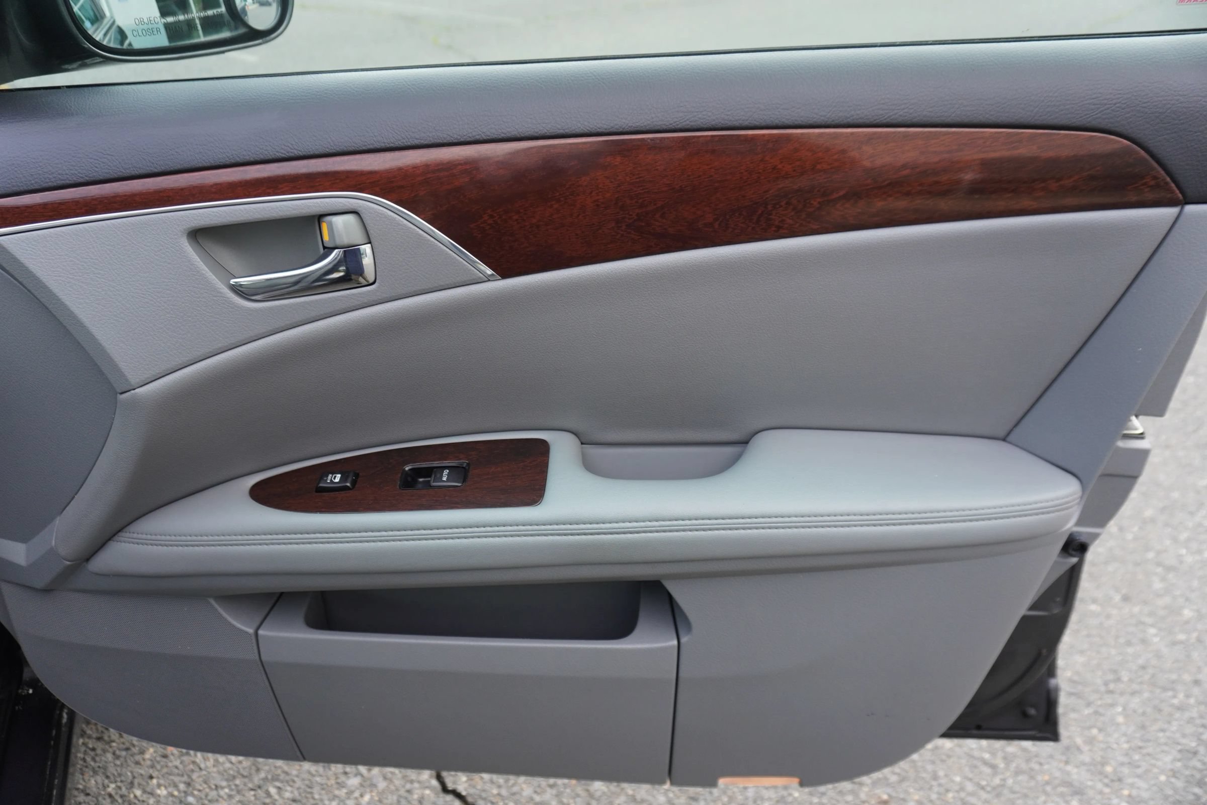 Used 2010 Toyota Avalon XLS FWD image 22