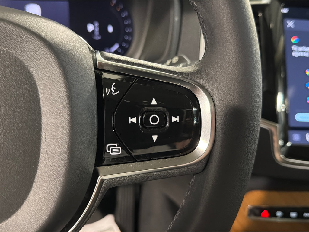 Certified 2023 Volvo XC90 B6 Plus w/ Protection Package Premier AWD/4WD image 14