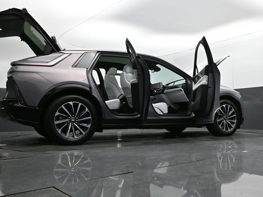 Used 2024 Cadillac Lyriq Sport AWD/4WD image 36