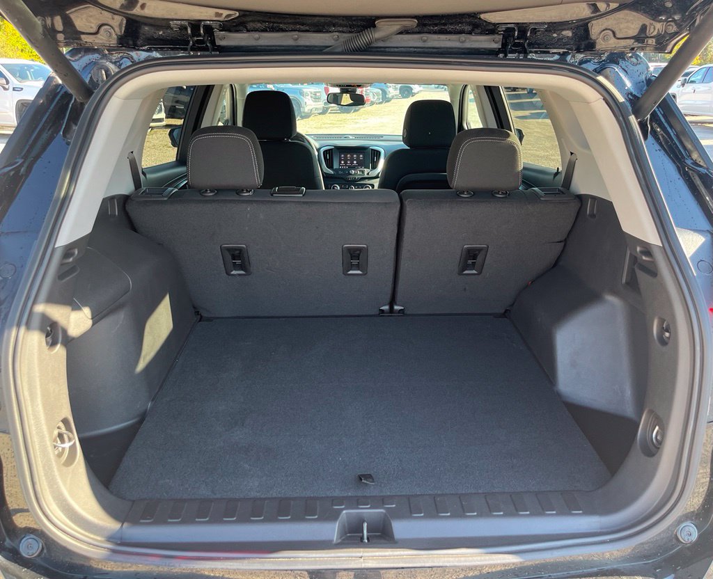 Used 2024 GMC Terrain SLE w/ Driver Convenience Package FWD image 11