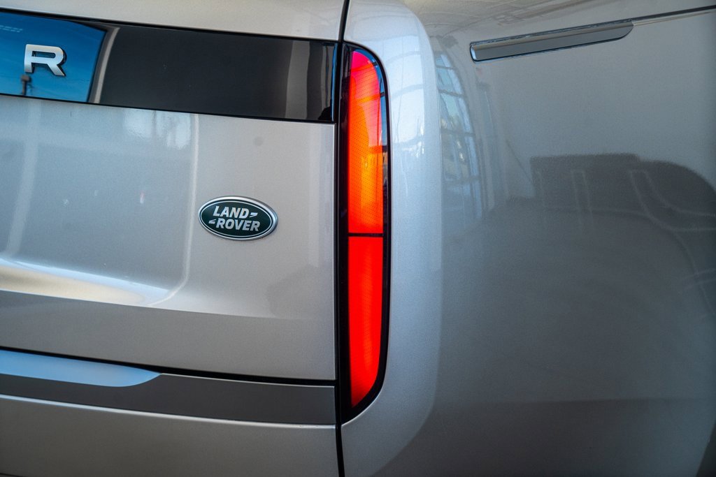 Used 2023 Land Rover Range Rover Long Wheelbase SE image 27