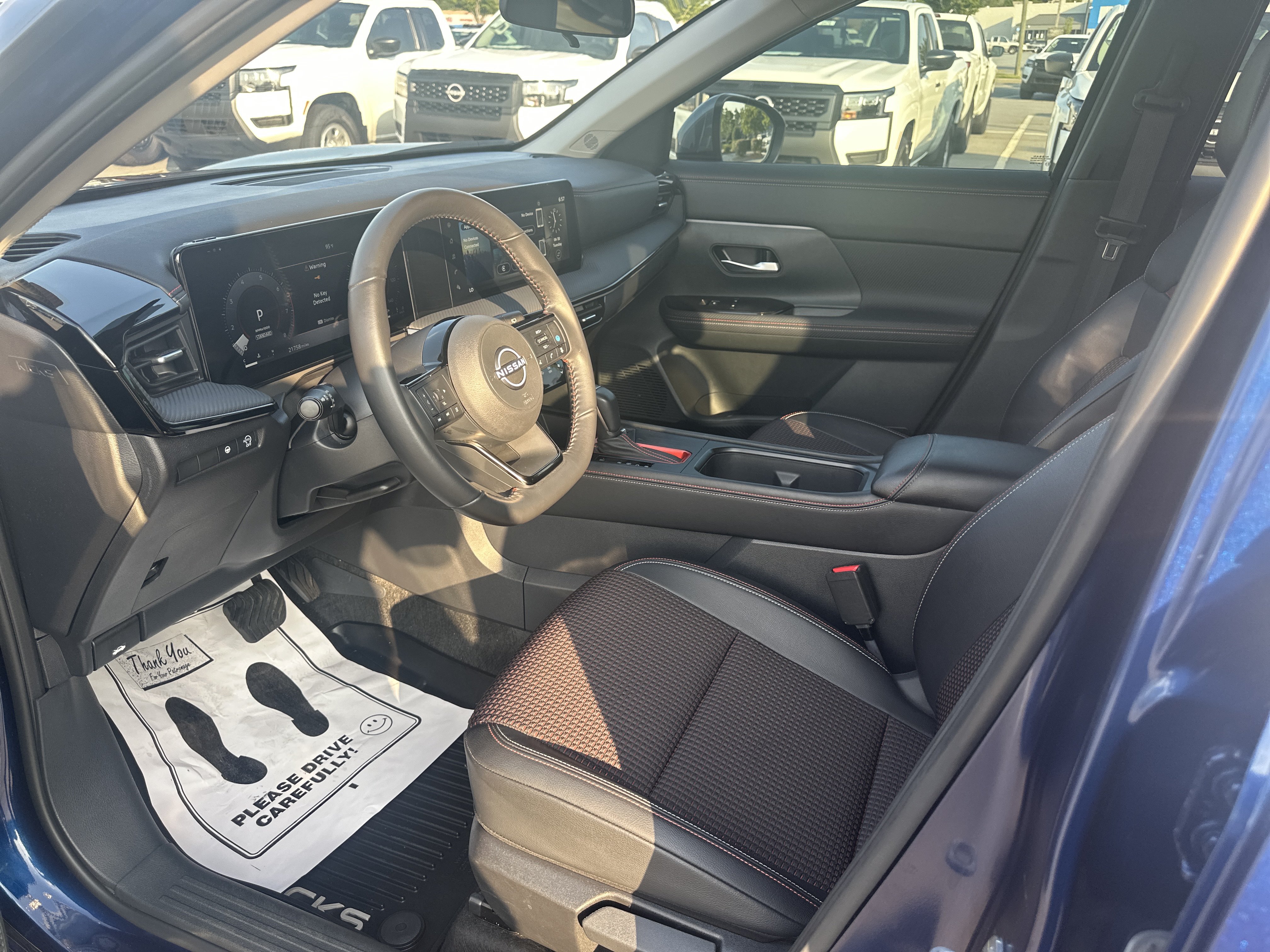 Certified 2025 Nissan Kicks SR FWD image 6