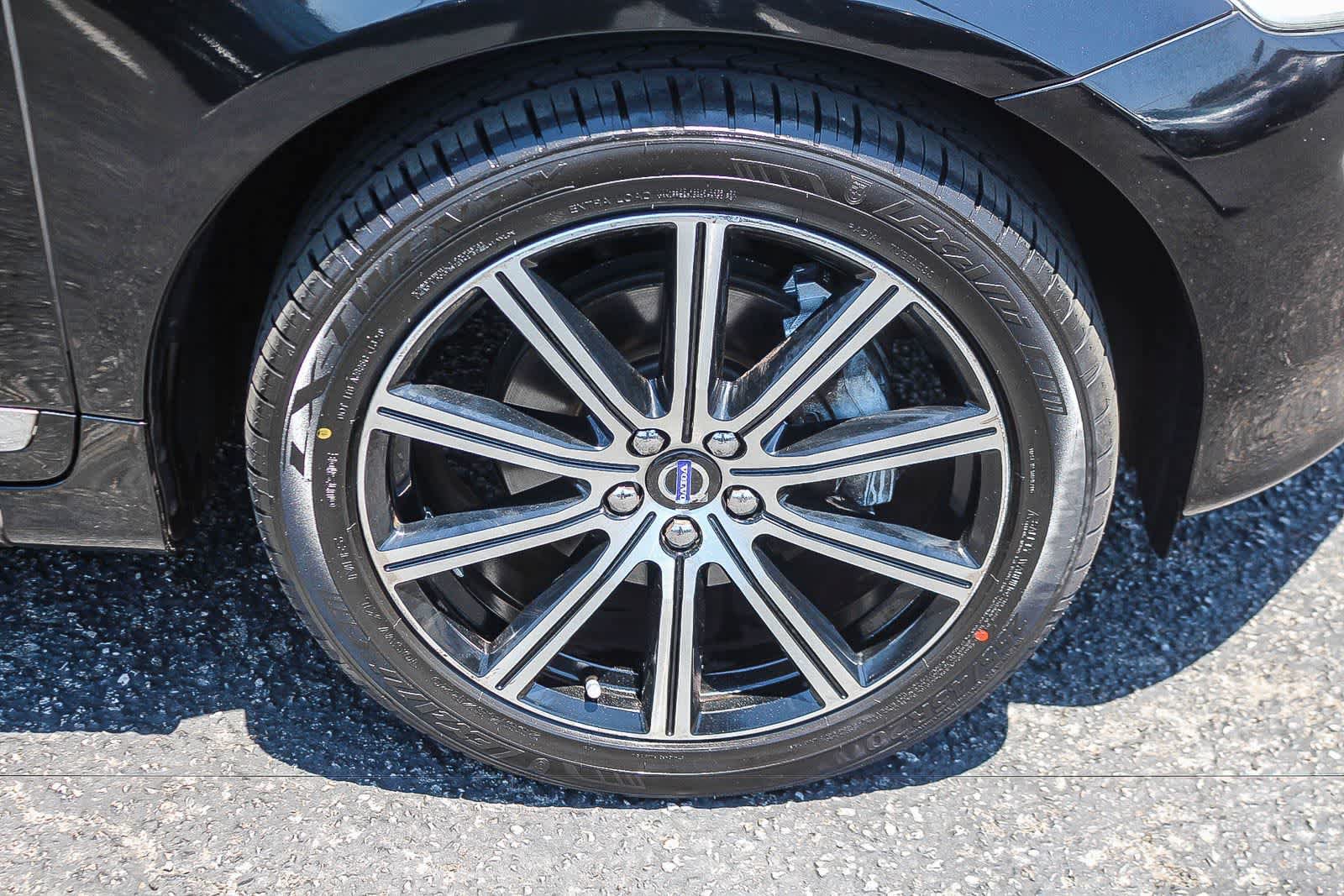Used 2016 Volvo XC60 T5 Premier w/ Proximity Package FWD image 12