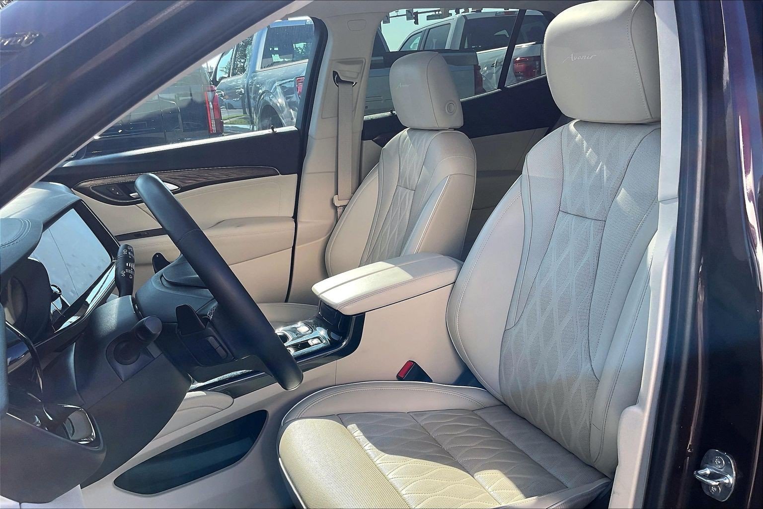Used 2022 Buick Envision Avenir w/ Premium Seat Package FWD image 23