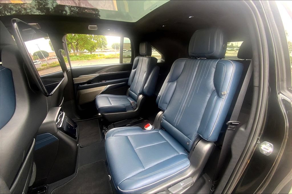 New 2026 Cadillac Escalade IQ Sport 2 w/ LPO, ONYX Package AWD/4WD image 27