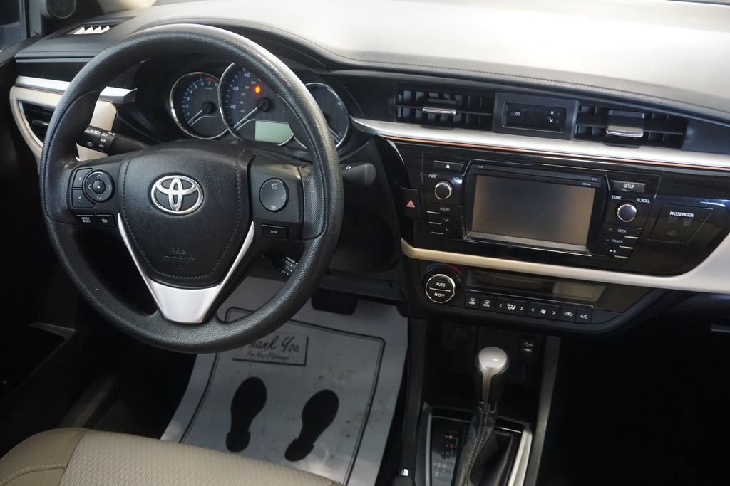 Used 2015 Toyota Corolla LE FWD image 26