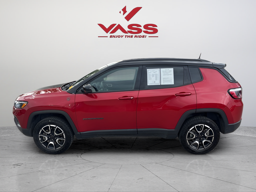 Used 2025 Jeep Compass Trailhawk AWD/4WD image 2