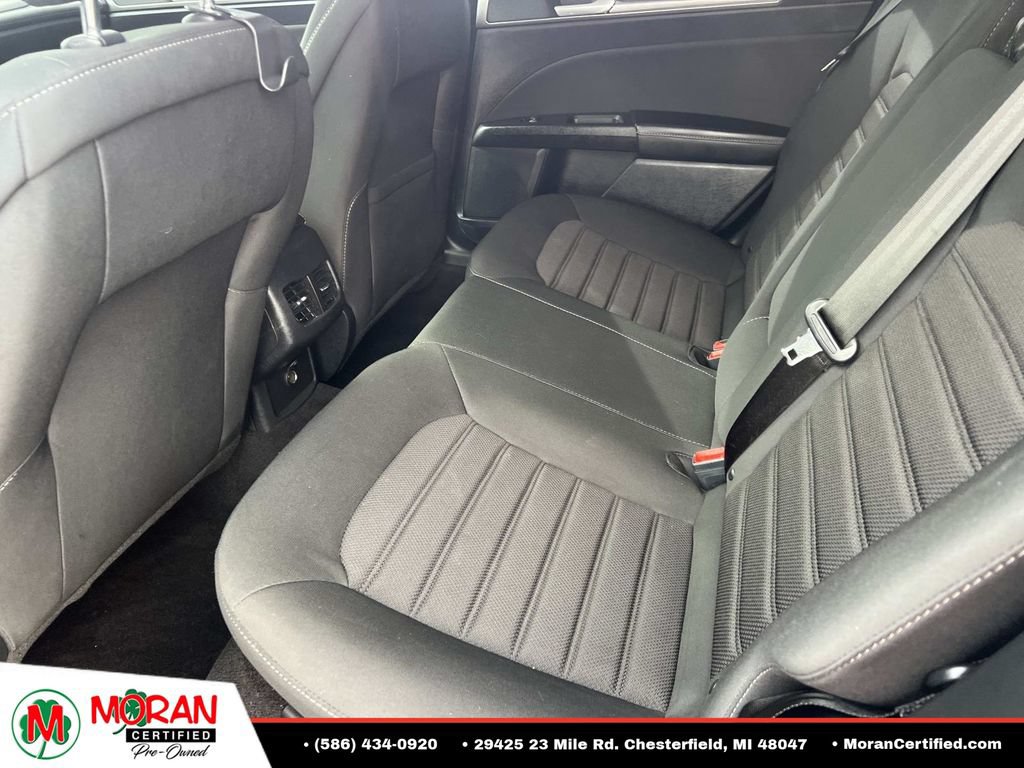 Used 2020 Ford Fusion SE FWD image 12