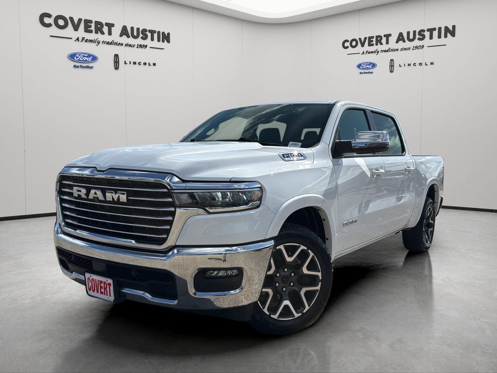 Used 2025 RAM 1500 Laramie AWD/4WD image 1
