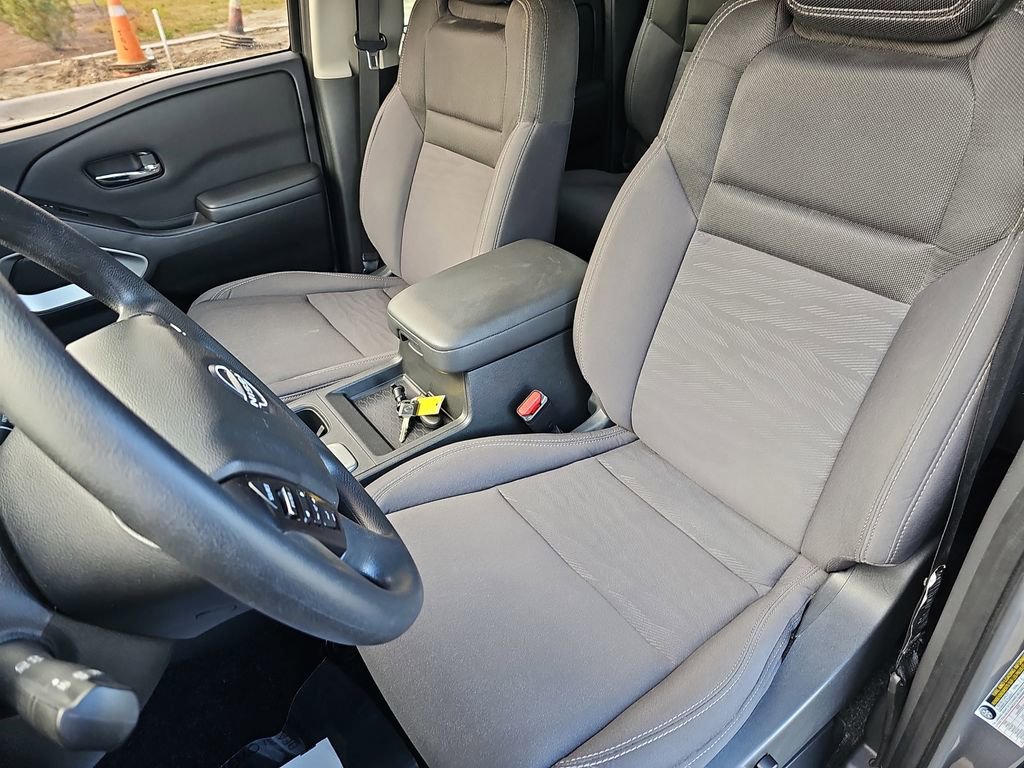 Used 2023 Nissan Frontier SV w/ Tow Package image 18