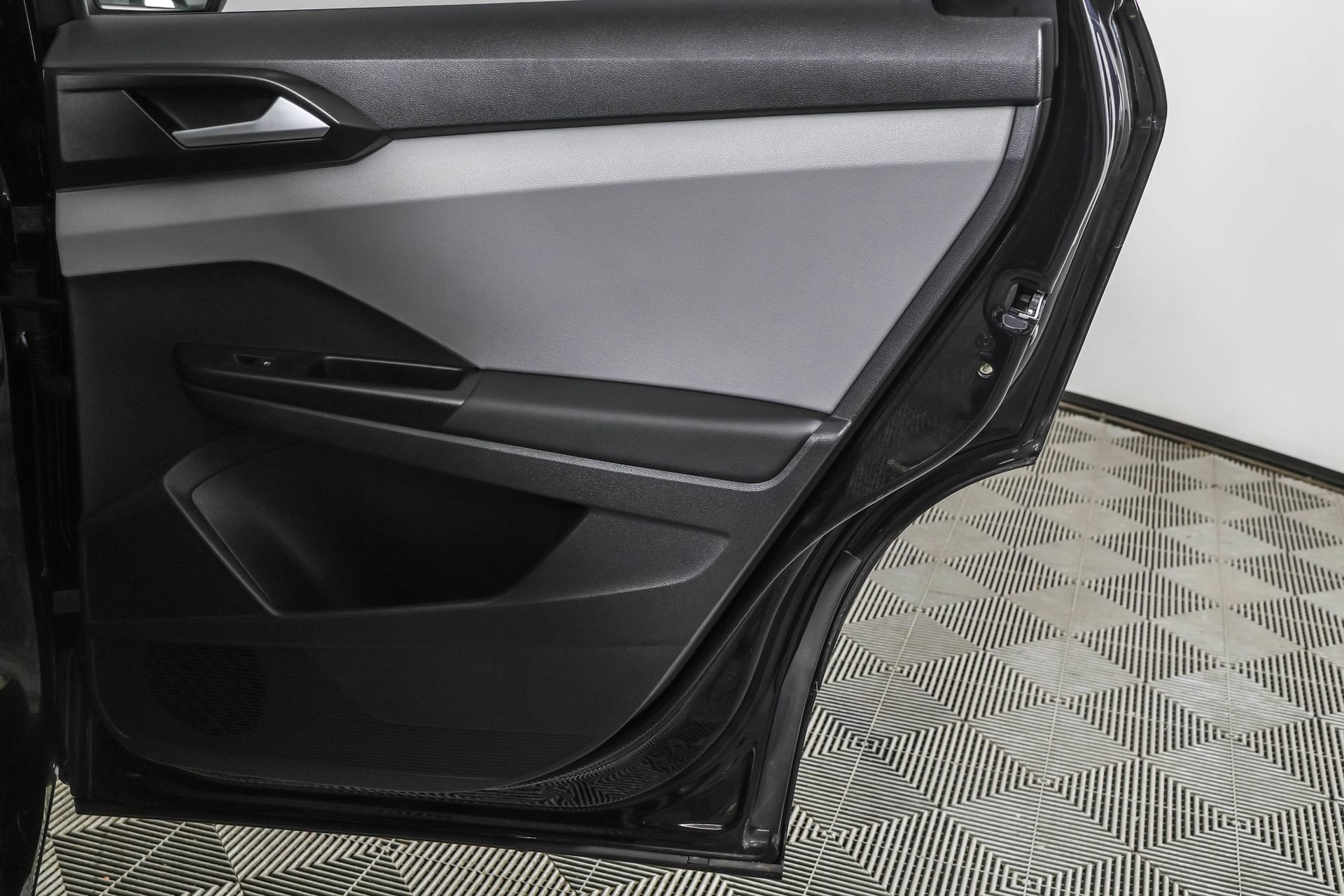 Used 2022 Volkswagen Taos SEL w/ Panoramic Sunroof Package image 45