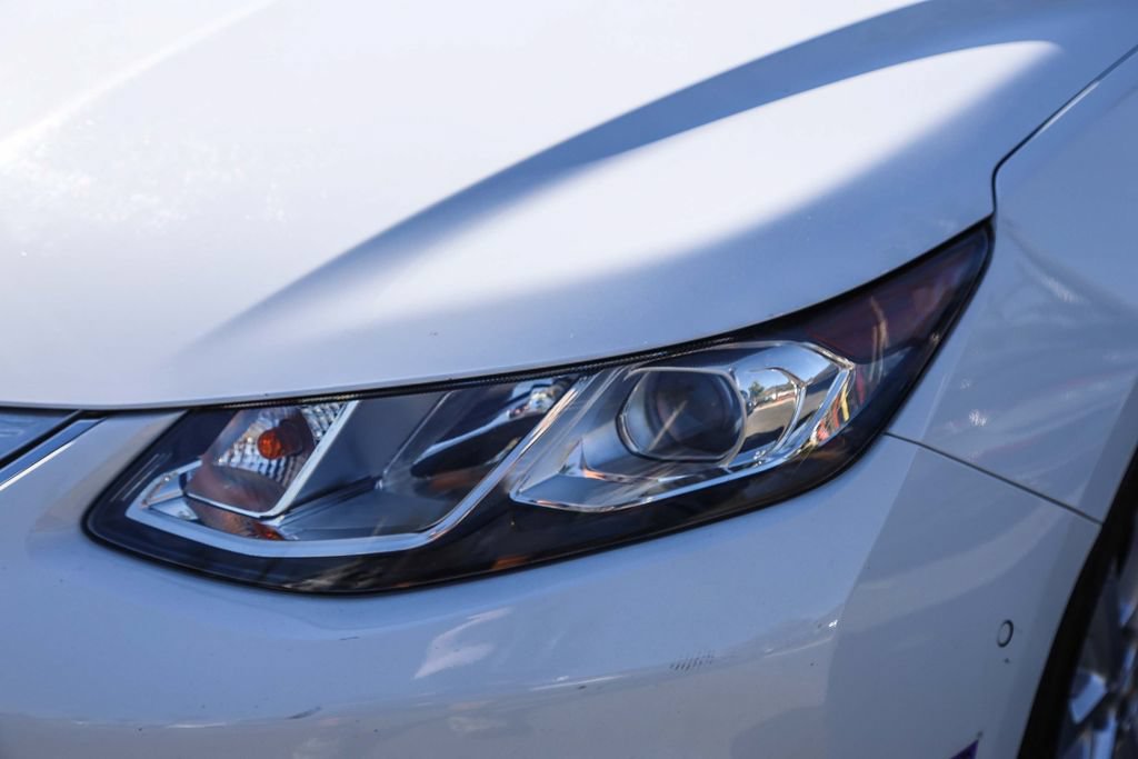 Used 2018 Chevrolet Volt Premier w/ Driver Confidence Package FWD image 10