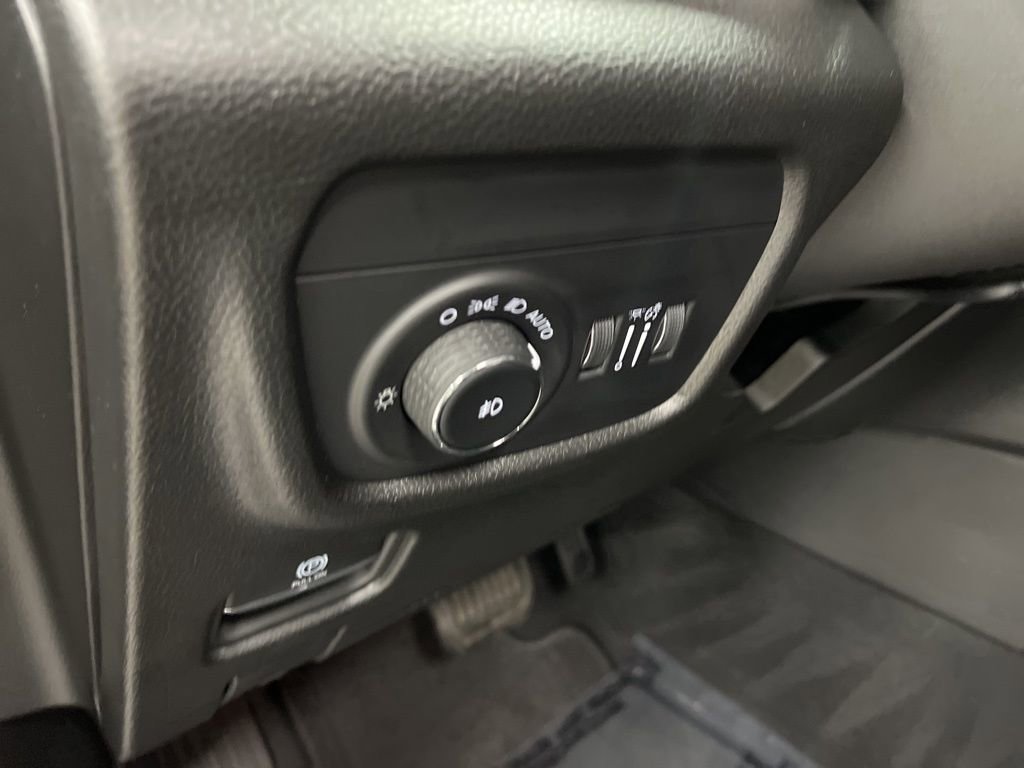 Used 2023 Jeep Grand Cherokee Limited image 19