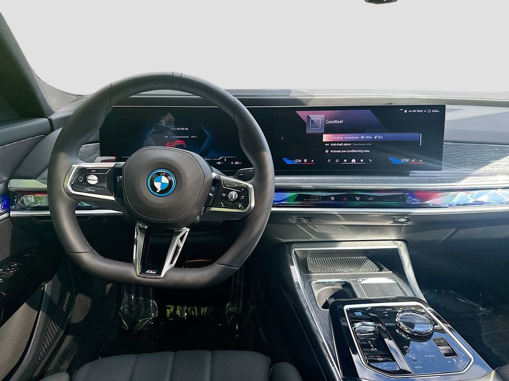 Used 2025 BMW i7 xDrive60 AWD/4WD image 24