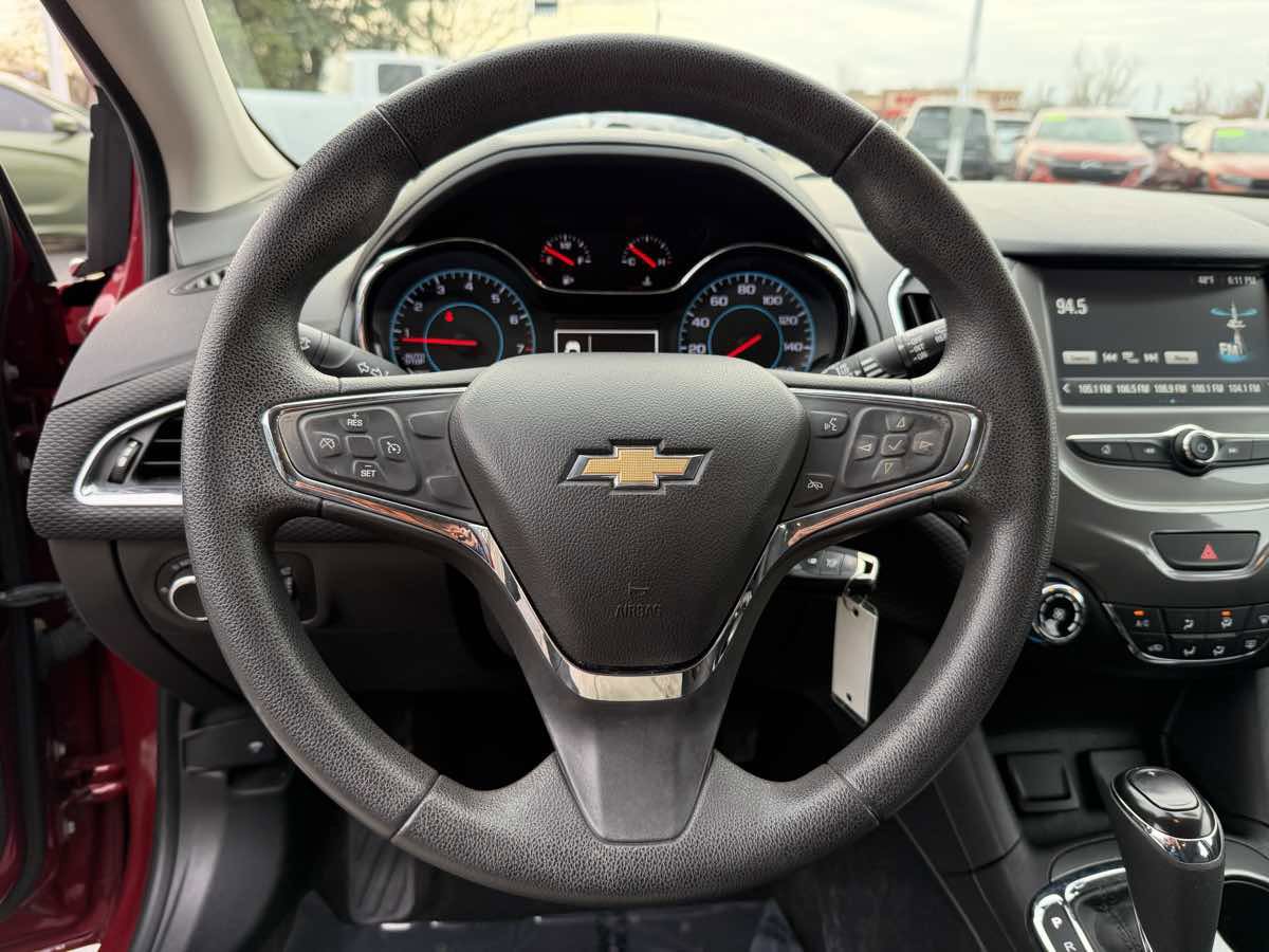 Used 2017 Chevrolet Cruze LT image 22
