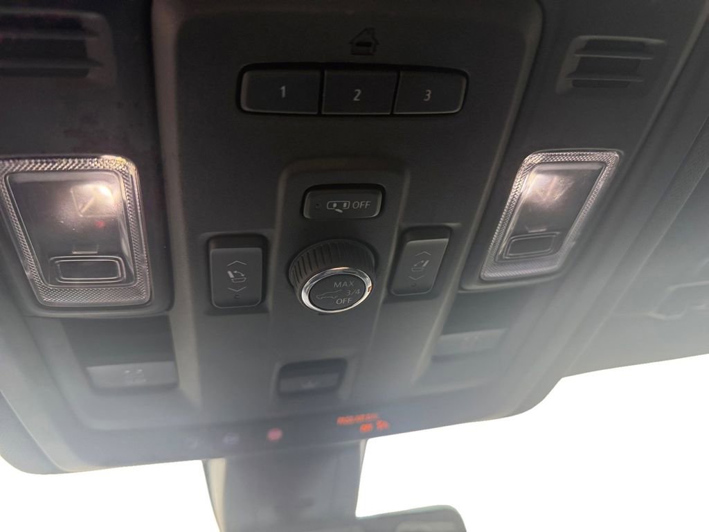 Used 2022 Chevrolet Suburban LT w/ Luxury Package image 25