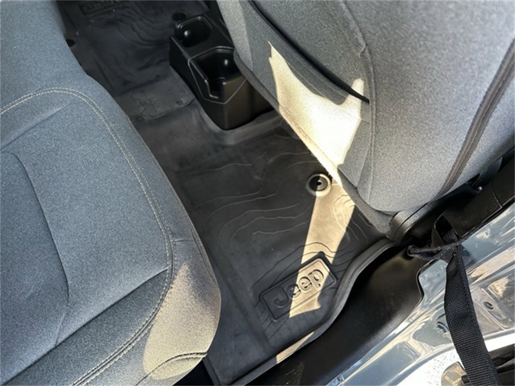 Used 2024 Jeep Wrangler Sport image 16