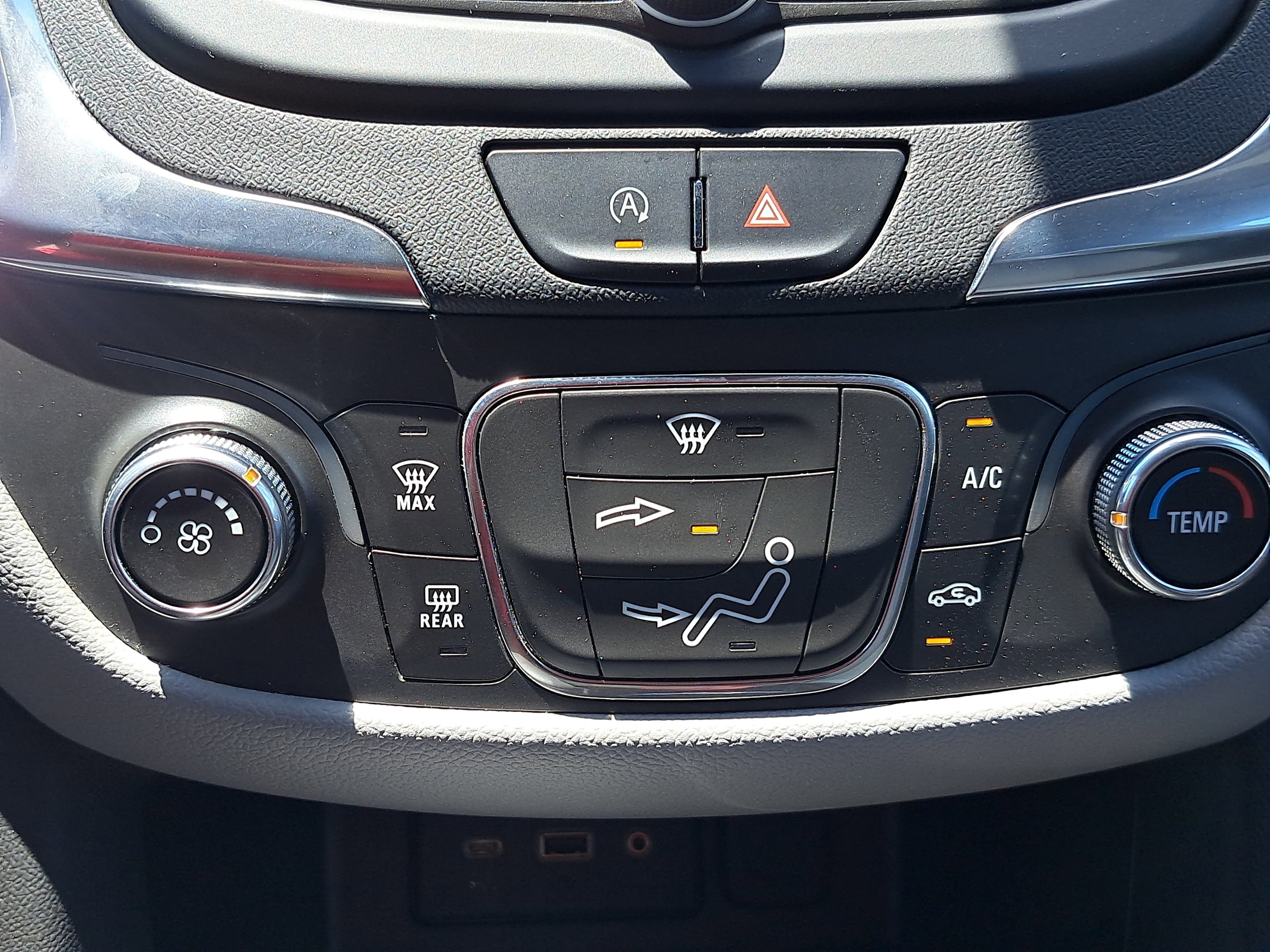 Used 2022 Chevrolet Equinox LS w/ LS Convenience Package FWD image 21