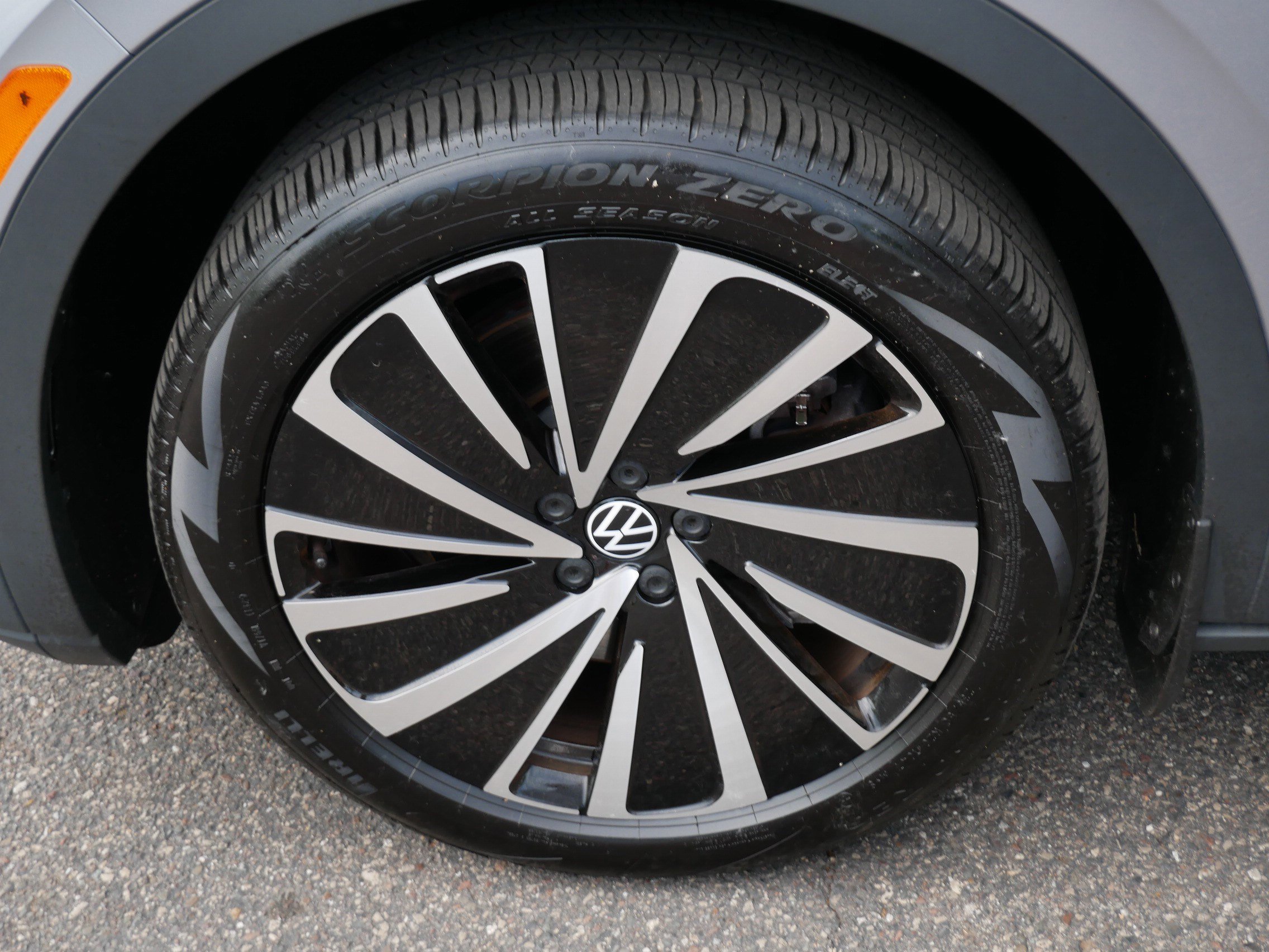 Certified 2025 Volkswagen ID.4 Pro AWD/4WD image 15