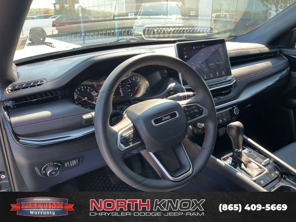 Used 2024 Jeep Compass Trailhawk AWD/4WD image 6