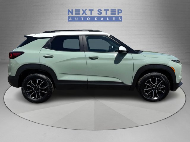 Used 2025 Chevrolet TrailBlazer ACTIV AWD/4WD image 9