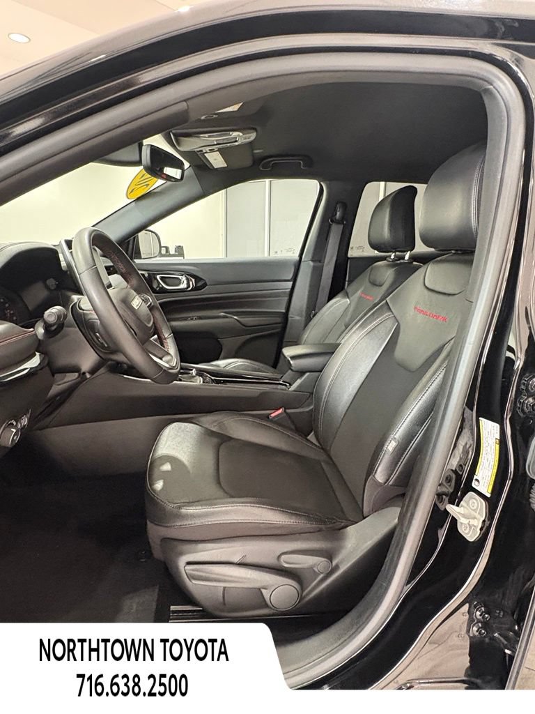 Used 2024 Jeep Compass Trailhawk AWD/4WD image 14