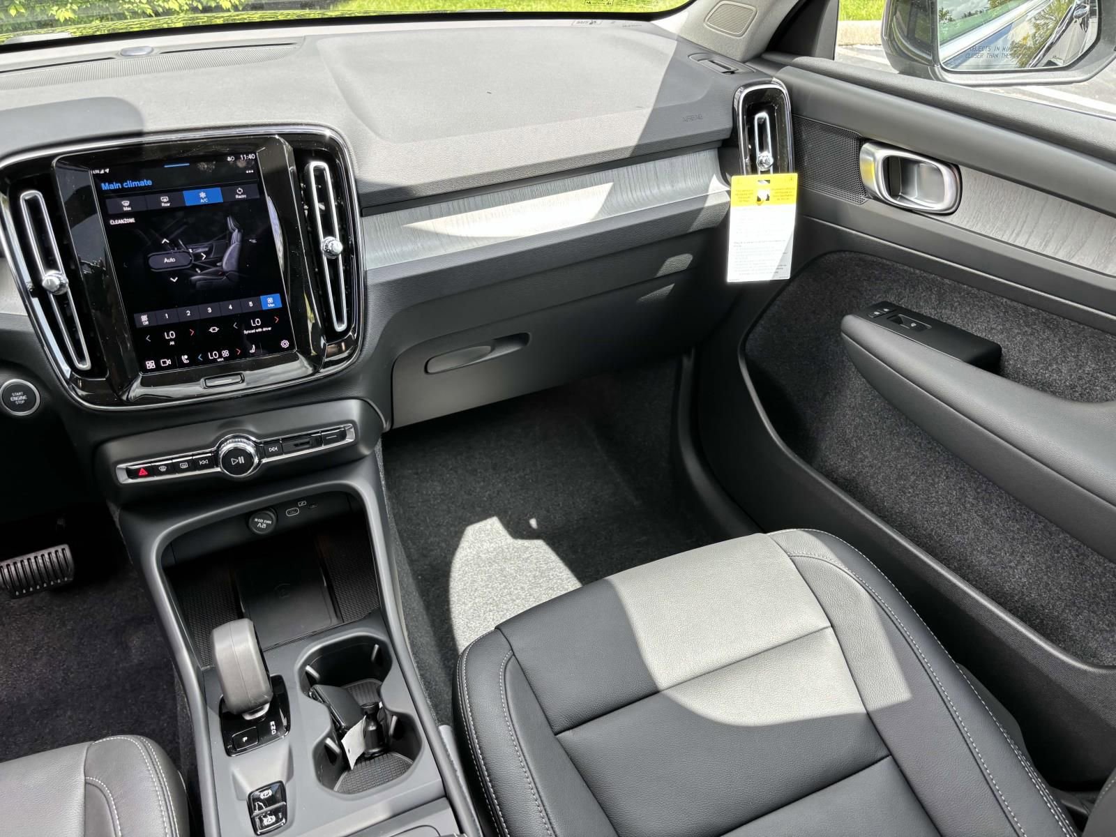 New 2025 Volvo XC40 B5 Core w/ Protection Package Premier AWD/4WD image 31