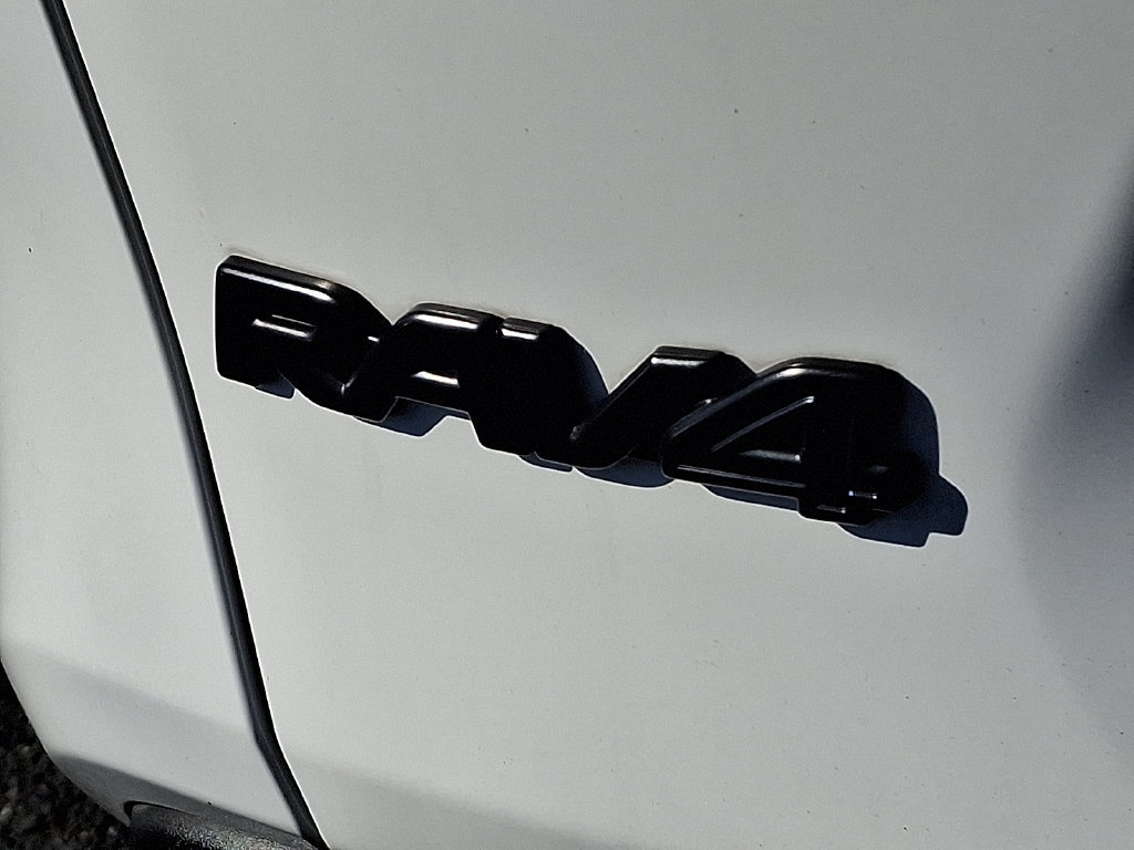 Certified 2022 Toyota RAV4 XLE AWD/4WD image 30