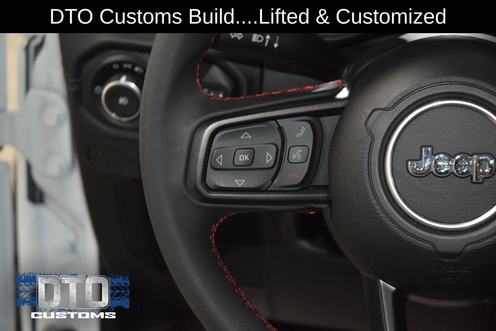 Used 2025 Jeep Wrangler Unlimited Rubicon AWD/4WD image 36