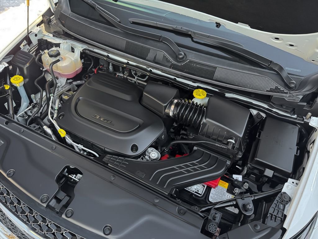 Used 2024 Chrysler Pacifica Limited image 36