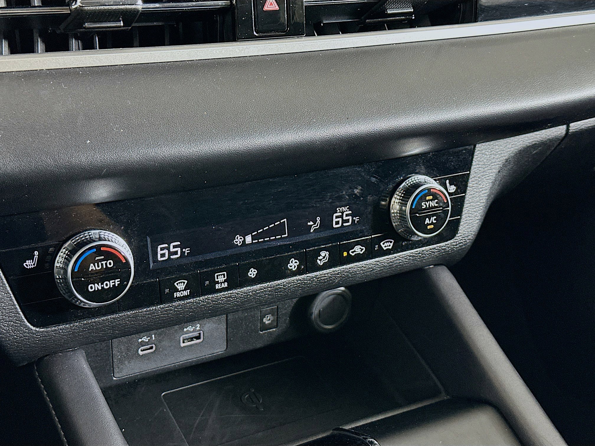 Used 2024 Mitsubishi Outlander SE image 23