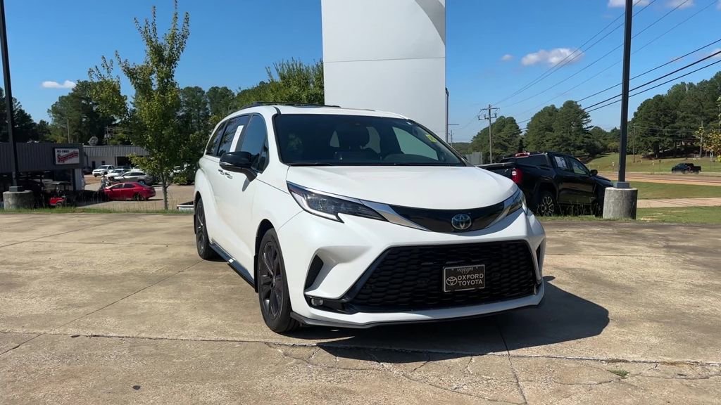 Used 2023 Toyota Sienna XSE image 8