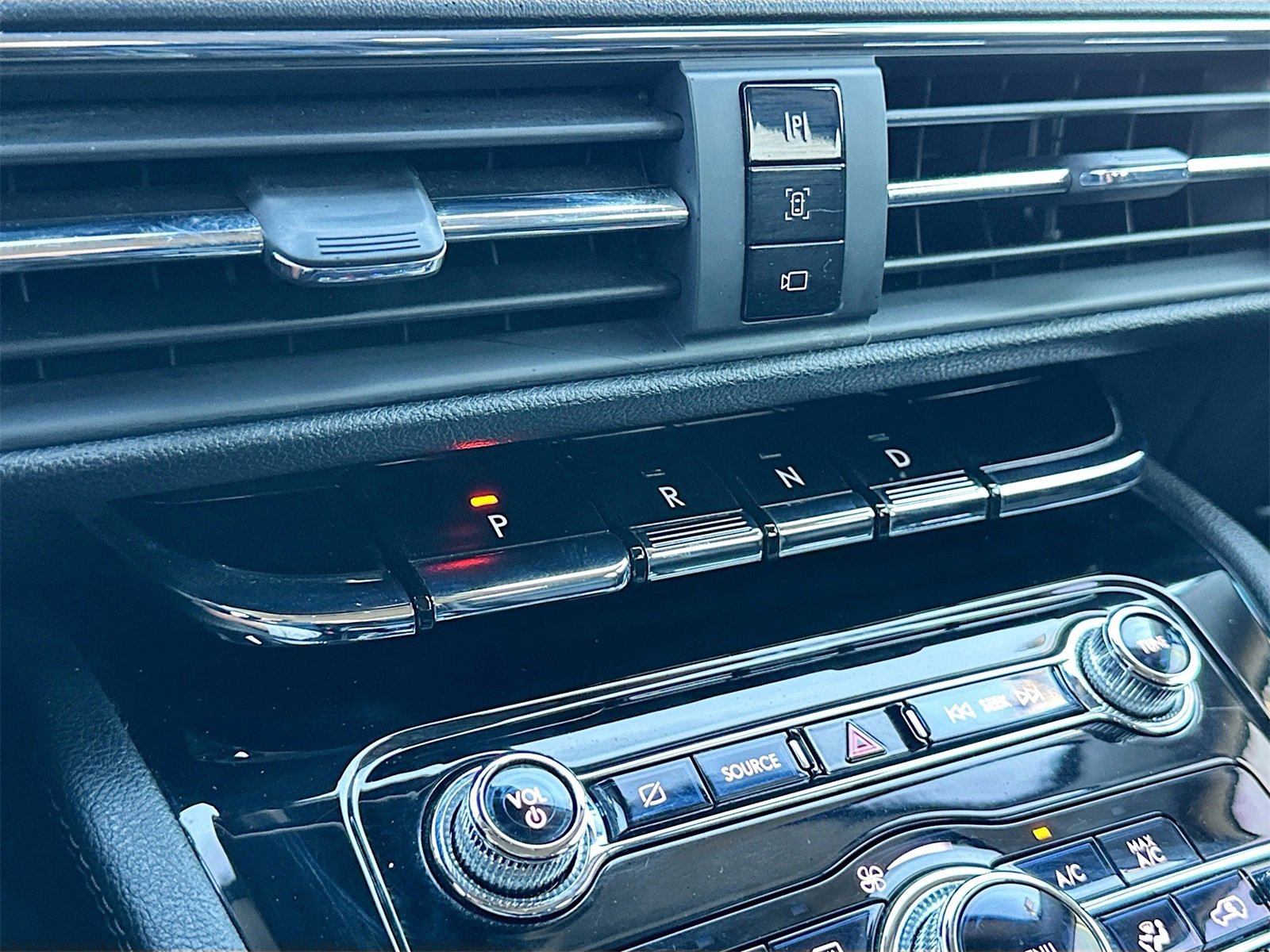 Used 2021 Lincoln Corsair Standard image 17