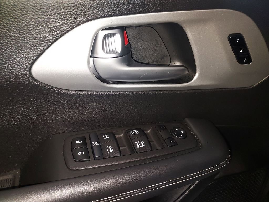 Used 2024 Chrysler Pacifica Select image 19