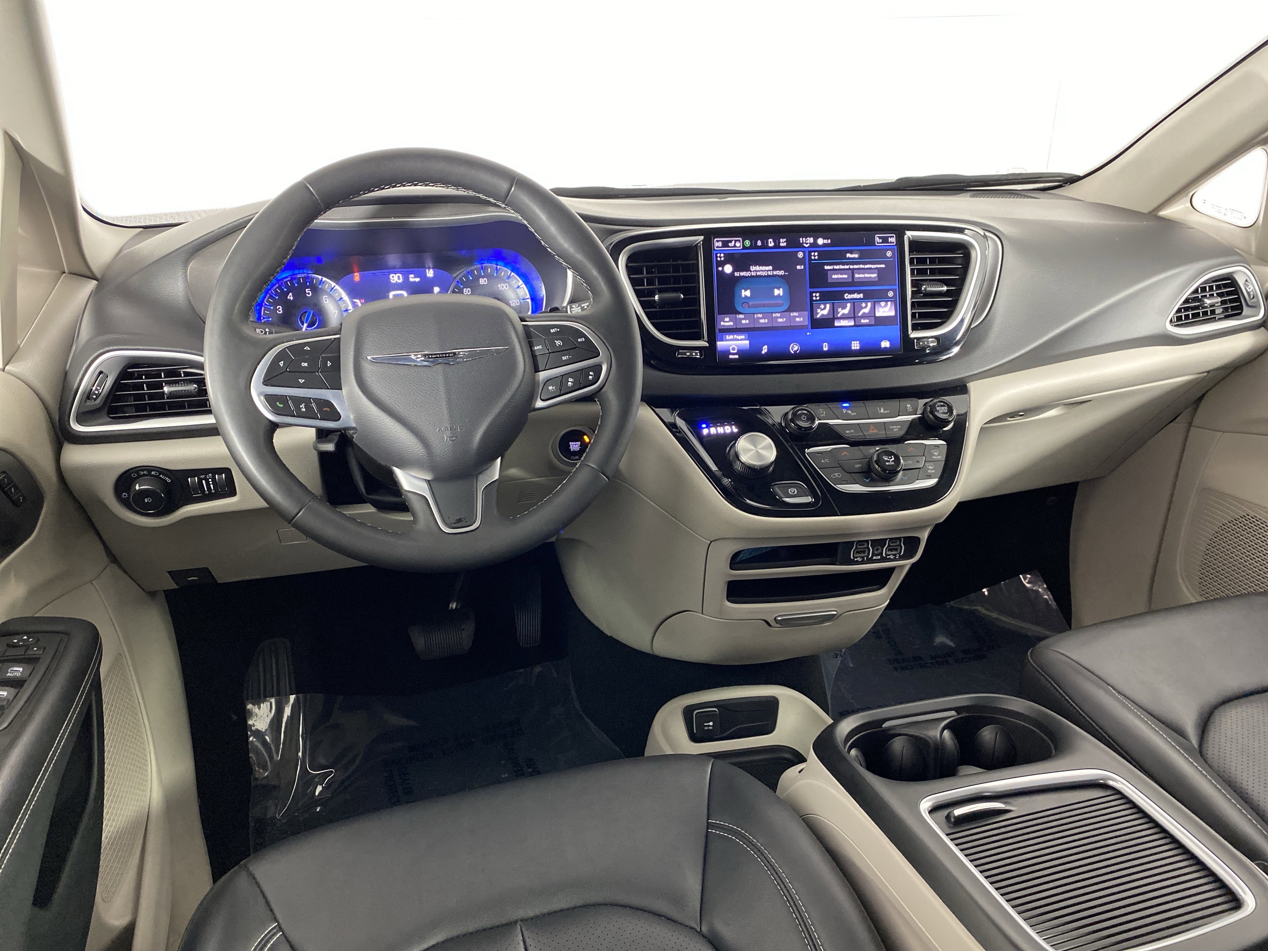Used 2024 Chrysler Pacifica Touring-L image 18