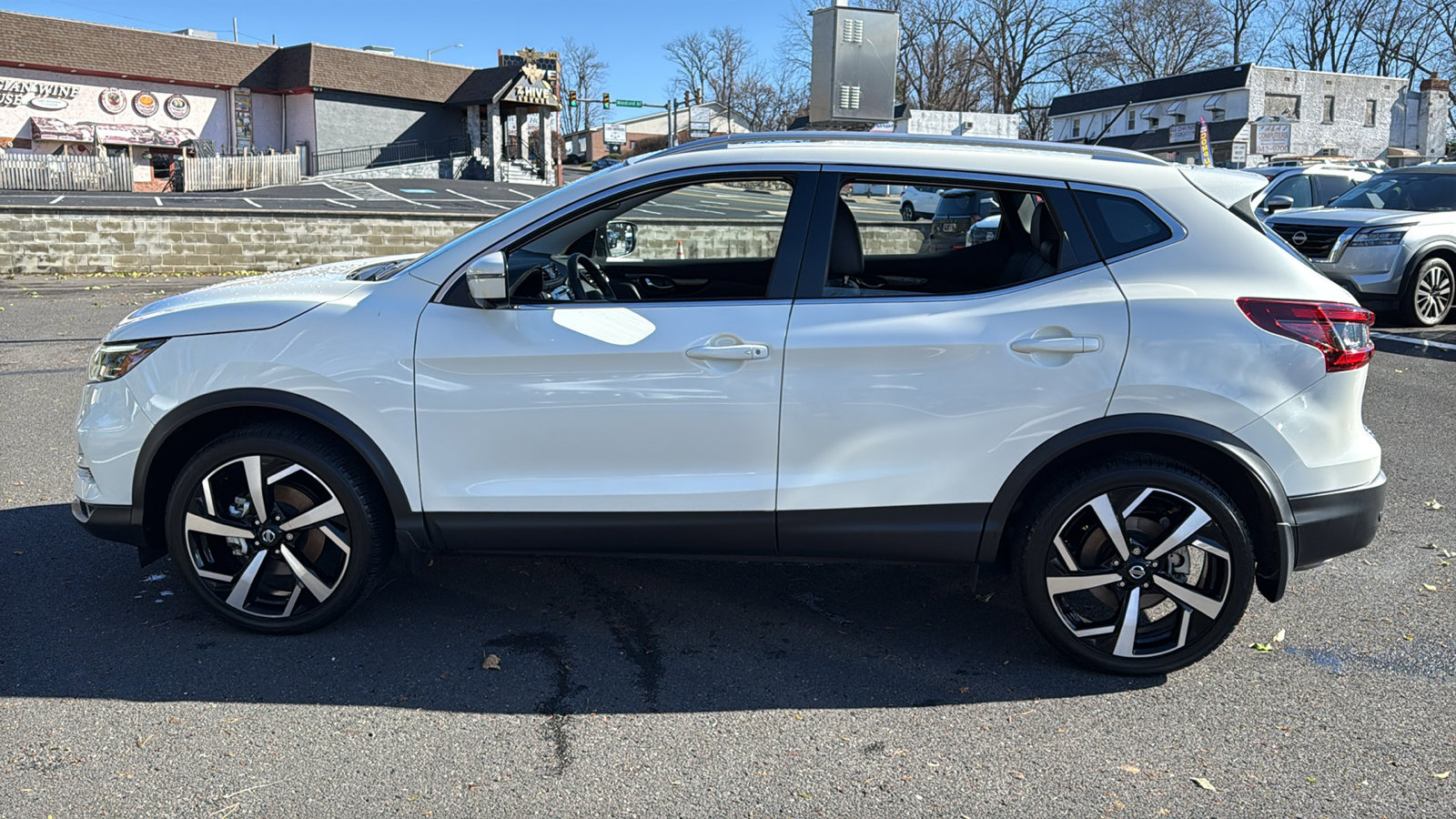 Certified 2022 Nissan Rogue Sport SL w/ Premium Package AWD/4WD image 4