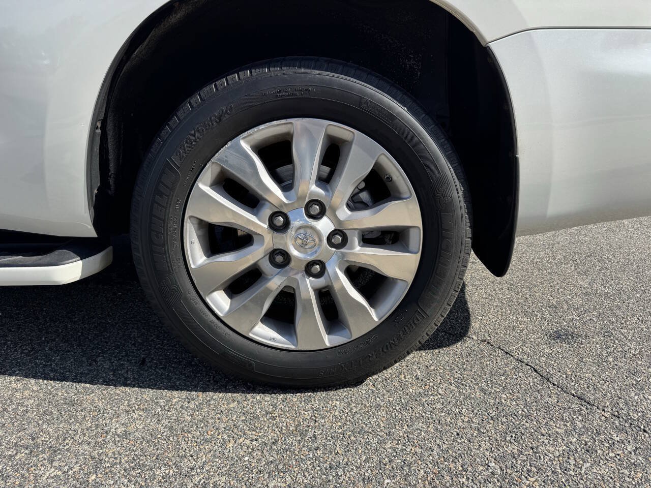 Used 2014 Toyota Sequoia Platinum AWD/4WD image 6