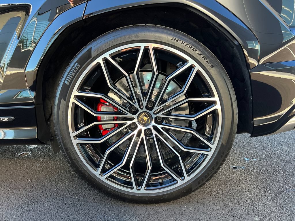 Used 2025 Lamborghini Urus SE AWD/4WD image 34