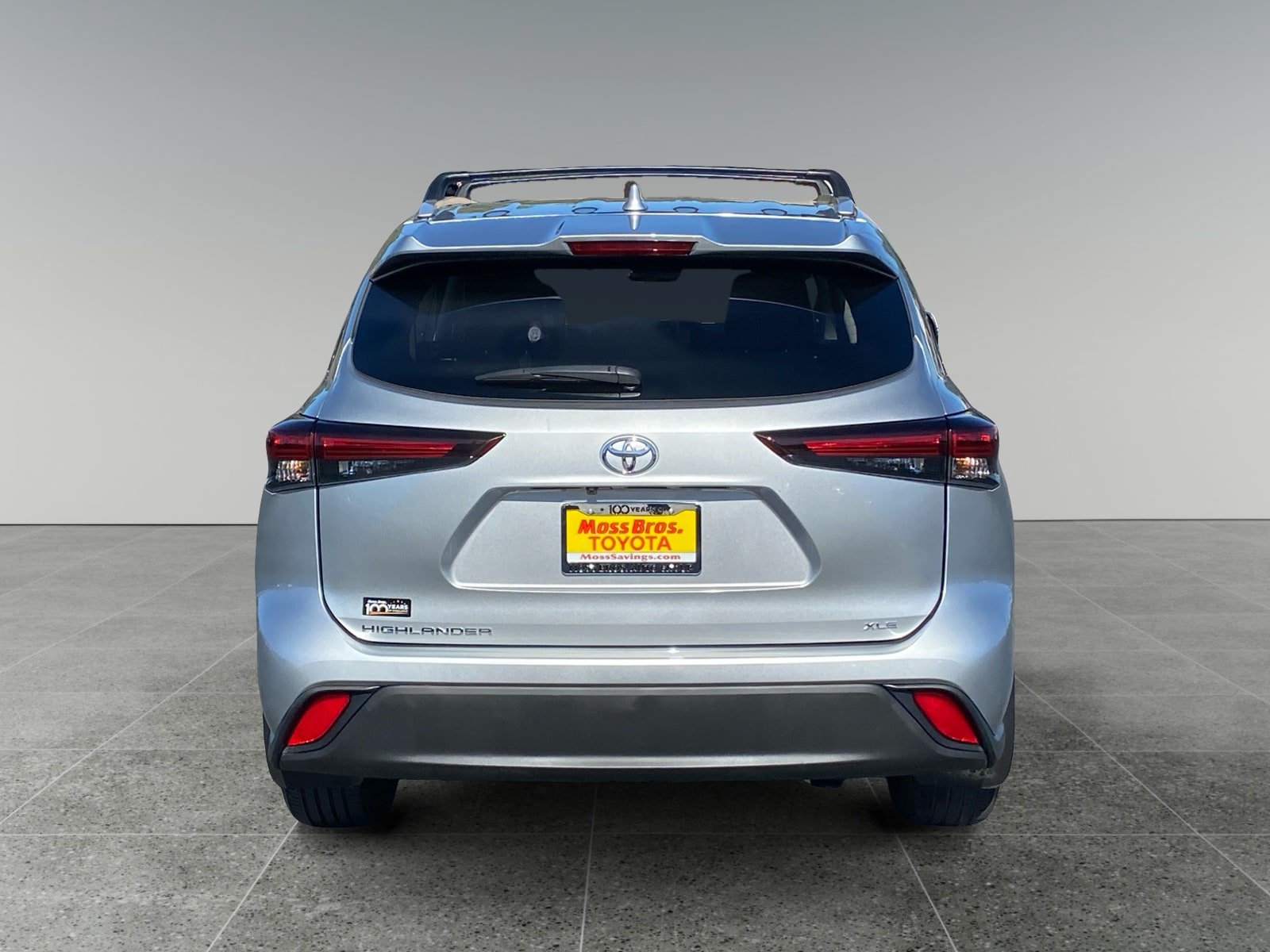 Used 2024 Toyota Highlander XLE FWD image 4