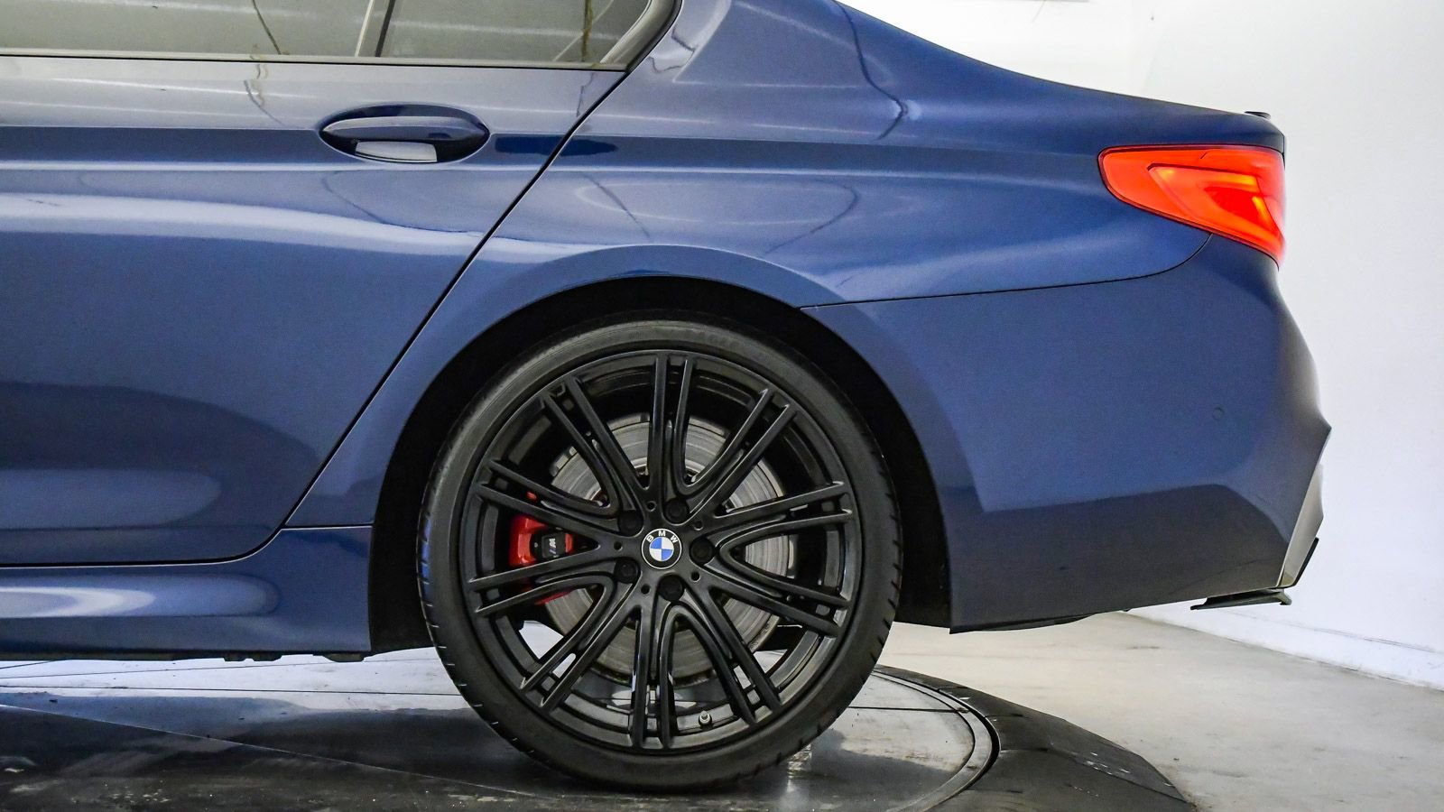 Used 2020 BMW M550i xDrive w/ Executive Package image 10