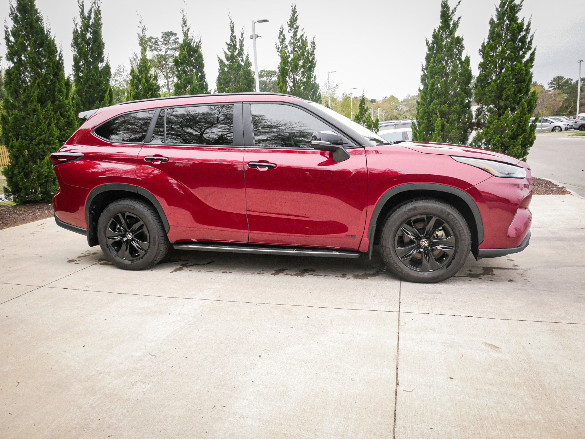 Used 2025 Toyota Highlander XLE image 11