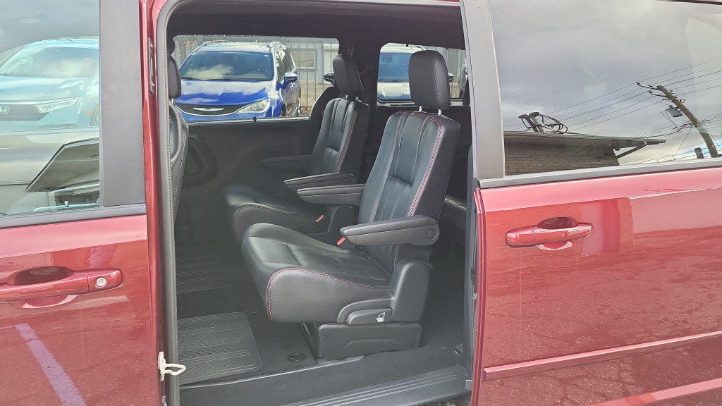 Used 2017 Dodge Grand Caravan GT FWD image 24