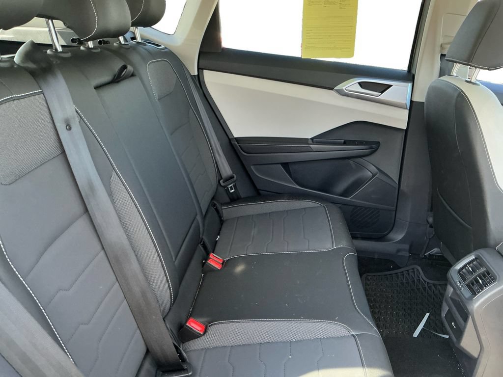 Used 2025 Volkswagen Taos SE w/ Panoramic Sunroof Package AWD/4WD image 19