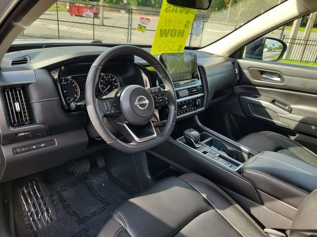 Used 2024 Nissan Pathfinder SL w/ Cargo Package FWD image 12