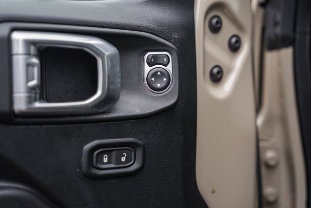 Used 2022 Jeep Gladiator Willys image 44