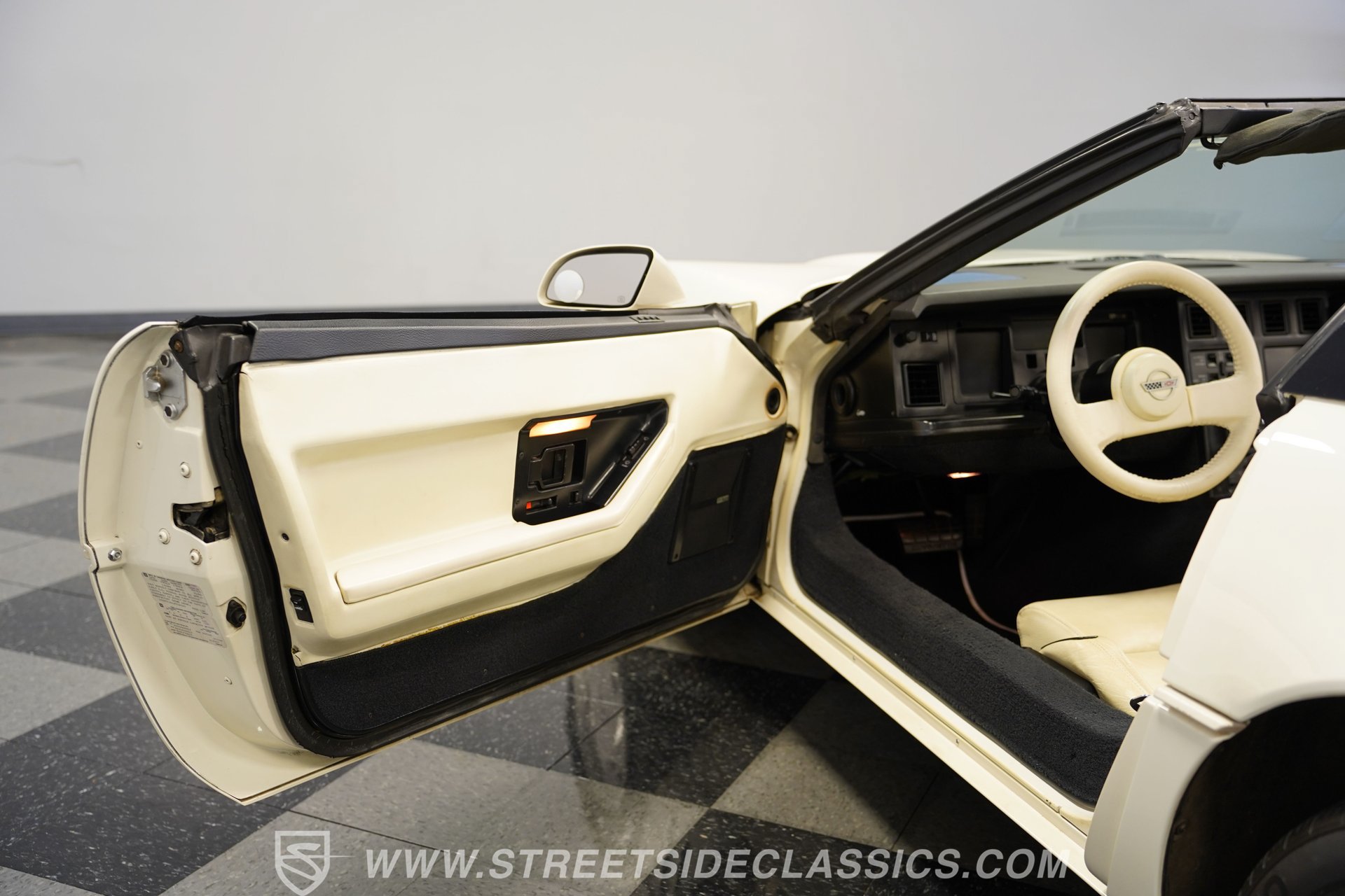 Used 1988 Chevrolet Corvette Coupe RWD image 37