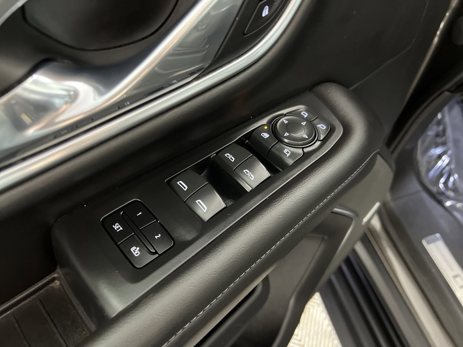 Used 2021 Chevrolet Tahoe LT w/ LT Signature Package image 14