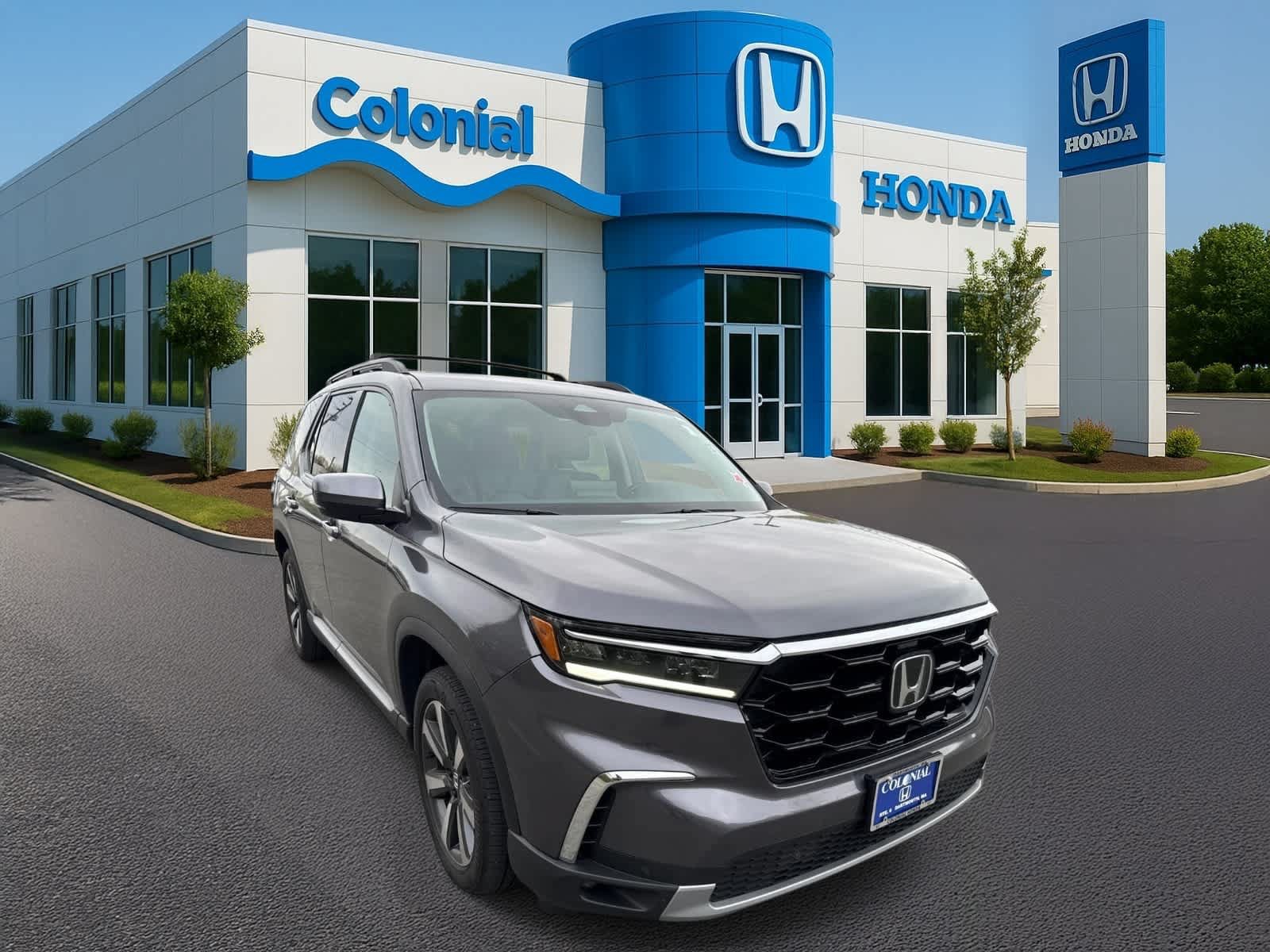 Used 2025 Honda Pilot Touring image 9