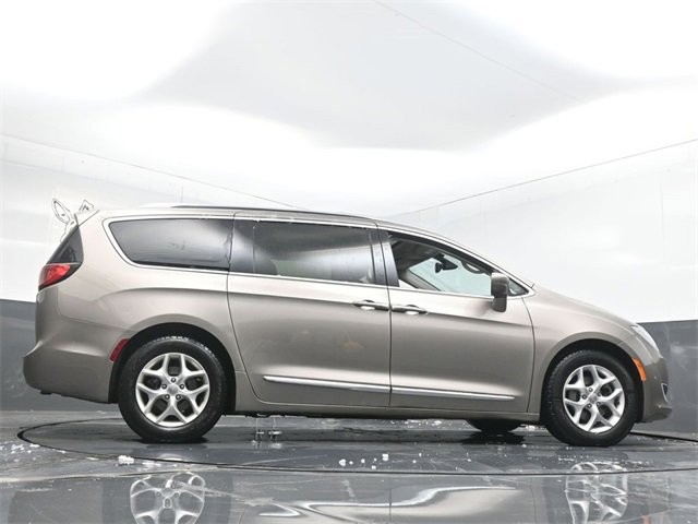 Used 2018 Chrysler Pacifica Touring-L Plus w/ Tire & Wheel Group image 54