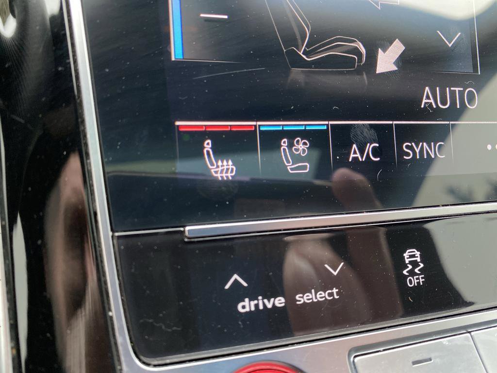 Used 2022 Audi RS Q8 w/ Carbon Optic Package image 8